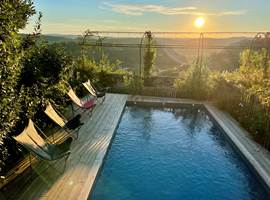 Piscine avec vue panoramique sur la Dordogne