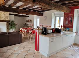 Cuisine ouverte avec salle à manger et salon pour partager de bons moments