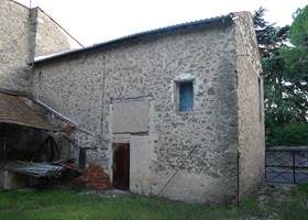 Ancien pressoir du domaine Monte Blanco avant sa rénovation à Montblanc dans l'Hérault.