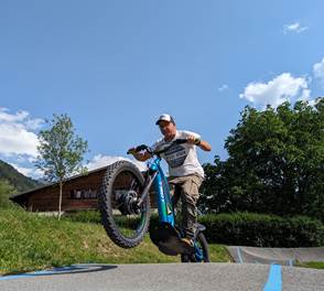 Pump track