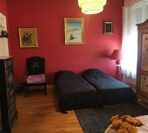 CHAMBRES-GUEBWILLER-Chambre-Quadruple-avec-Salle-de-Bains-Commune-4-personnes-Lits-Simples