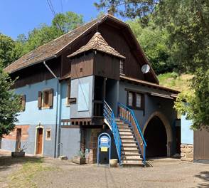 Gite-de-groupe-alsace-vosges-chalet-chambre-entree