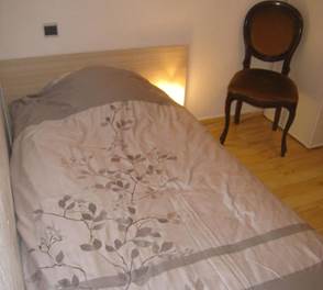 CHAMBRES-GUEBWILLER-Chambre-Simples-avec-Salle-de-Bains-Privative-1-Personne-Lit