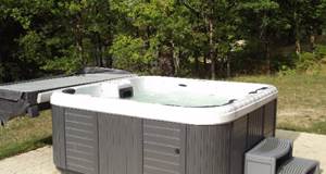 ETANG VALLIER RESORT JACUZZI VILLA HELEEN