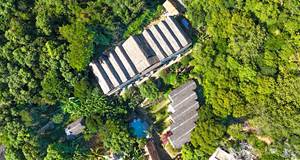 Le Rofia Lodge Ambatoloaka Nosy Be vue d'en haut - jardin piscine, bungalow