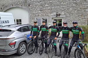Equipe cycliste semi-professionnelle en séjour au gîte
