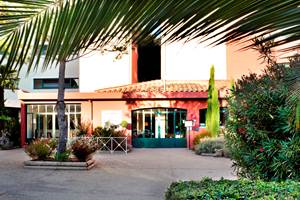 (c) Hotel-la-pinede.fr