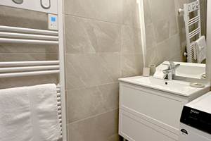 21-Salle-de-bain-Vue-1
