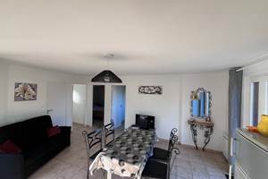 Pièce de vie spacieuse idéale pour des vacances en Dordogne-presta