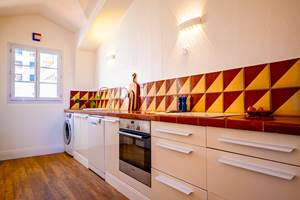 Lave-linge, lave-vaisselle, four, plaques induction 4 feux ... tout le confort pour votre séjour.