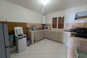 T3, machine à laver, réfrigérateur, plaque de cuisson, ustensiles de cuisine