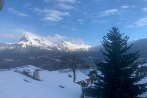 Fenetre 1 et 2 cuisine avec vue sur le toit de la ferme et sur la pointe percée