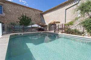 piscine, chauffé, partagé avec vue sur la tour entouré d olivier centenaire
