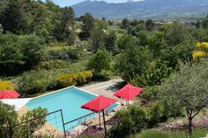 Séjour au calme · Location gîte avec terrasse ·