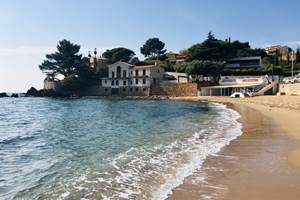 Plage naturelle du Pradon Carquerianne