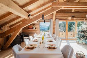 espace séjour pouvant accueillir 12 personnes