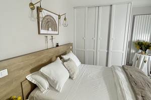 1 chambre vue depuis la salle de bain