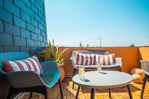 Une terrasse intimiste pensée comme une extension du salon.