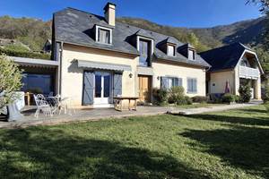 Deux gîtes en haut du village