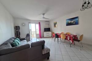 T3 séjour, salon , climatiseur, ventilateur plafond, canapé