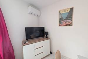 T3 TV connectée + meuble (séjour)