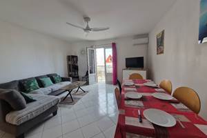 T3 séjour, TV, climatiseur et ventilateur