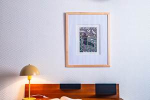 Chaque détail est une inspiration, entre mobilier chiné et touches d'art contemporain.