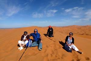 Pause pendant l'ascension de la grande dune