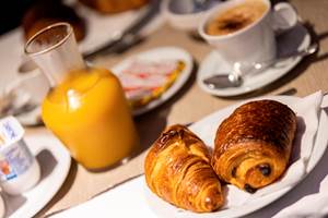 nôtre petit déjeuner continental est au prix de 10€ par personne.