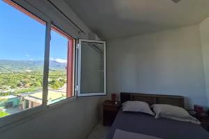 T2 Le frangipanier , chambre , climatiseur