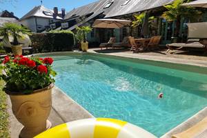 La piscine et sa terrasse