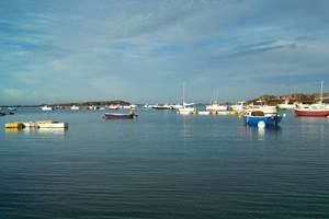 Les ports bretons du Pays d’Iroise avec une atmosphère paisible et authentique à découvrir pendant vos vacances aux Chalets de Kerescar