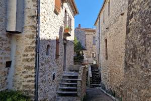 Dans les ruelles de Brissac le Haut