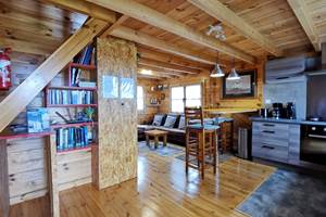 Pièce de vie du Chalet Molène aux Chalets de Kerescar en Finistère