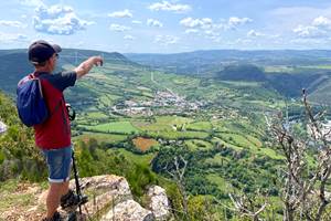 Randonnée vue sur le viaduc de Millau-photo-news