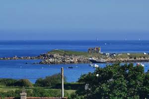 Vue de la terrasse des Chalets de Kerescar sur la Baie de Porspaul à Lampaul Plouarzel