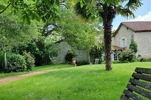 Gites Dordogne - La Petite Clavelie côté parc