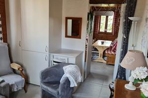 salon vue sur la cuisine