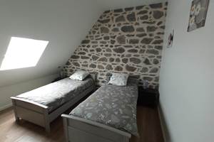 La chambre de gauche à l'étage