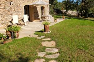 Les Enclos Secrets - Arrosage devant la Terrasse 1