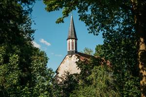 Eglise de Rosson vue du parc