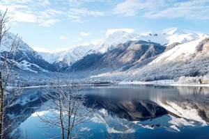 Le lac de Loudenvielle en hiver