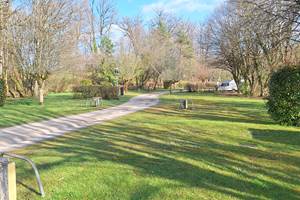 Emplacement de camping avec électricité Leyme Lot