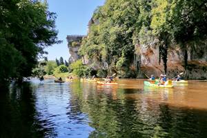 #lascauxcanoe #vezereperigord #canoesaintleonsurvezere #evg #canoedordogne #detente #saintleonsurvezere-presta