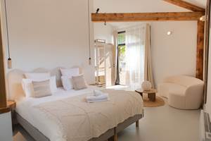 coeur-cristal-suite-romantique-la-remise-chambre-couple-sejour-detente-magalas-occitanie.jpg-presta