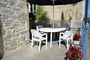 Terrasse devant le gîte