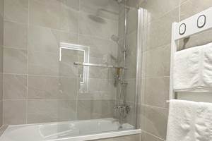 36-Salle-de-bain-Vue-2