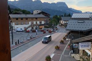 Fenetre 4 l'été avec vue sur la chaine des ARAVIS