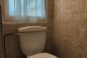 WC fermé dans la chambre