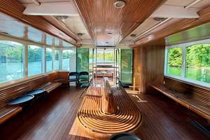 Un espace intérieur vaste et élégant